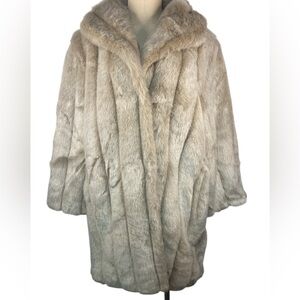 Terry Lewis Classic Luxuries Elegant Lined  Faux Fur Coat Women’s Large